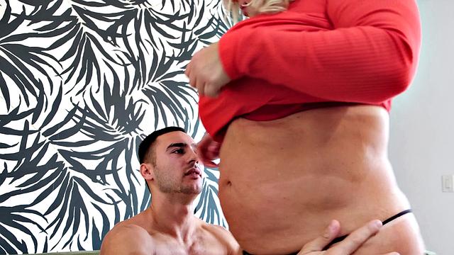 Amanda Remington: Fucking The Boss