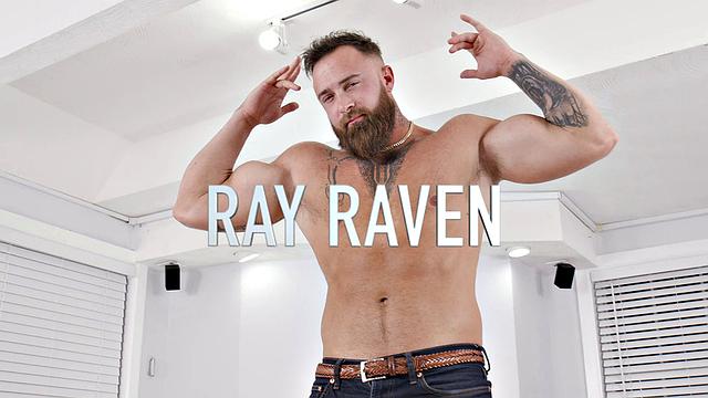 Настоящая пара раздевается и жёстко трахается на камеру