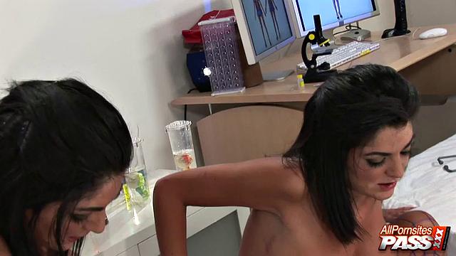 Hot twins in a 4K orgy