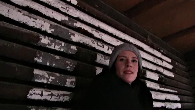 Naughty babe enjoys stuffing stranger's cock in her pussy in the park