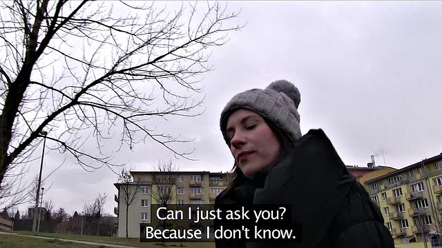 Naughty babe enjoys stuffing stranger's cock in her pussy in the park