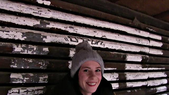 Naughty babe enjoys stuffing stranger's cock in her pussy in the park