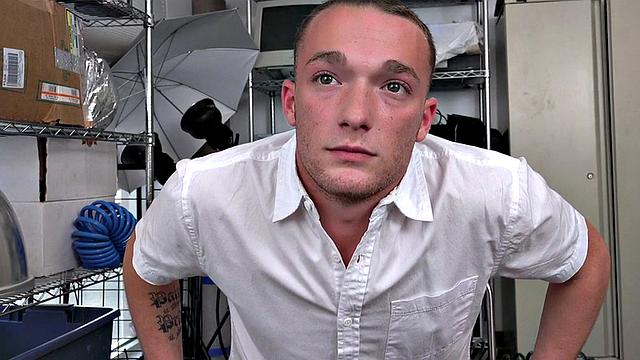 Black top fucks white crack of BJ stud in office