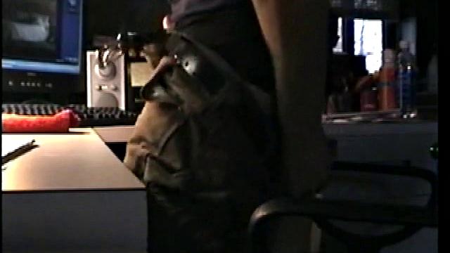 Зрелый Зак натирает член в трусах и кончает прямо туда