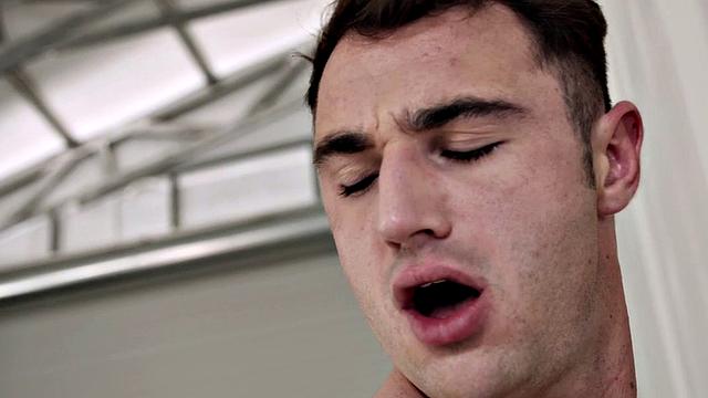 Muscle bottom seduced into rimming before barebacking