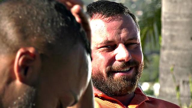 Эбони с юмором оседлала бифренда, зад готовит для анального трио