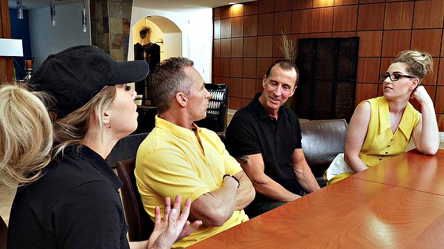 коварный обмен падчериц: зрелые отцы и жадные до секса