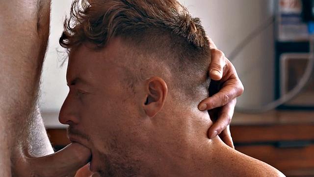 Muscled eager jock bareback fucks tight asshole