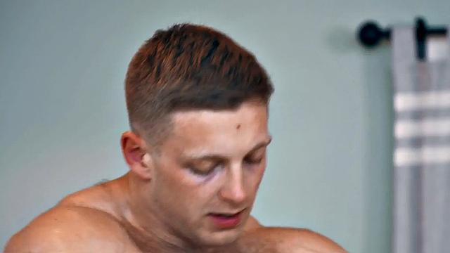 Muscled eager jock bareback fucks tight asshole