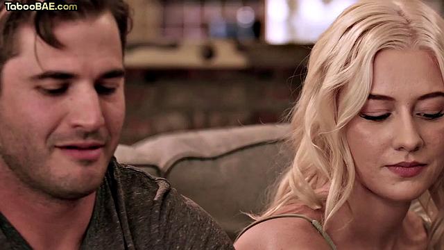 Две блондинки скачут на члене и кайфуют втроём с парнем.