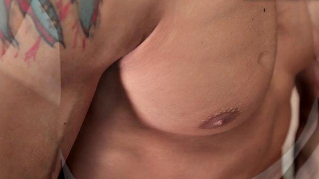 Ripped amateur stud masturbates in solo action