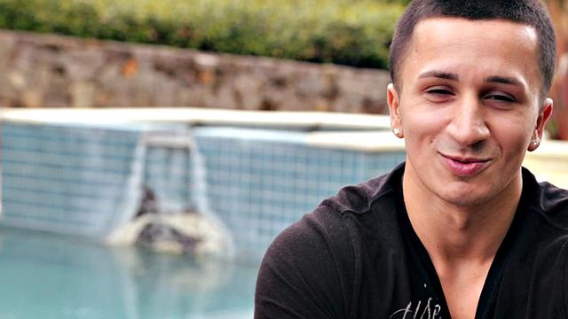 Ripped amateur stud masturbates in solo action