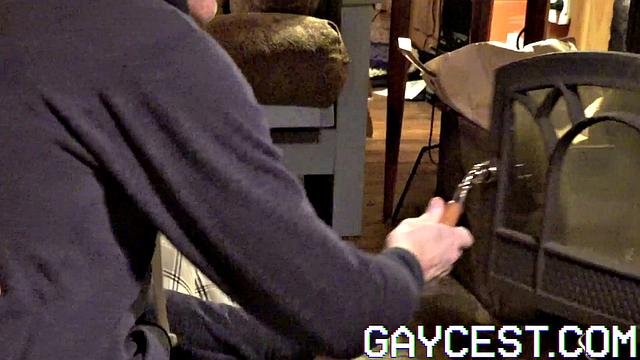 рыжий сын врача не сдерживает страсти на откровенном ретрите с отцом