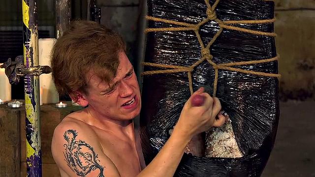 Leo Ocean dominates Jacob Daniels with intense gay action