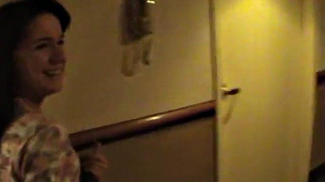 Teen Masturbating in Shower Orgasms