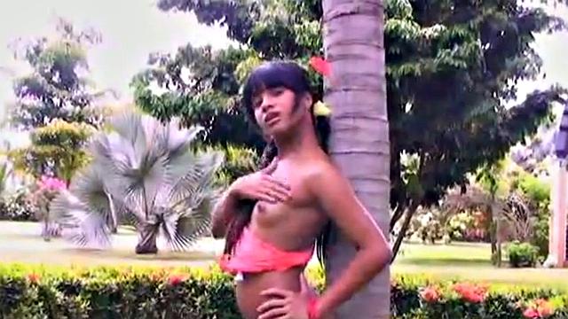 Tobie Teen Orgasm Outdoor