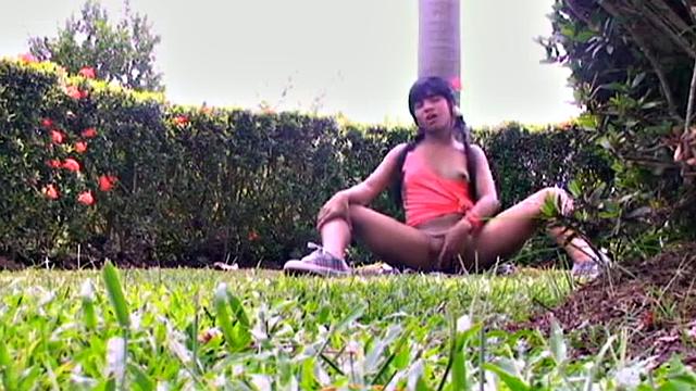 Tobie Teen Orgasm Outdoor