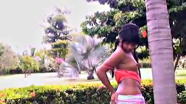 Tobie Teen Orgasm Outdoor