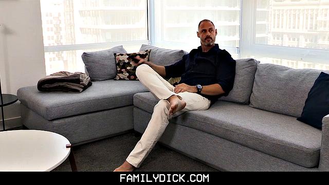 Stepdad's Boyfriend Chapter 3: Date