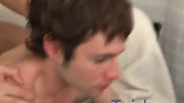 бенджамин сосёт лючиано и трахает его пальцами