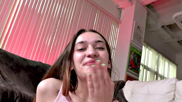 Blonde sweetheart gives hj