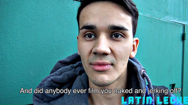 колумбийский медбрат трахается за деньги в горячем душе