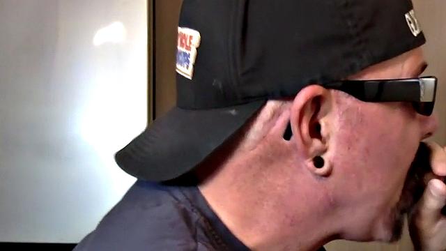 Gloryhole DILF fucked in homemade closeup video