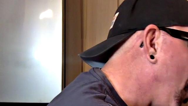 Gloryhole DILF fucked in homemade closeup video