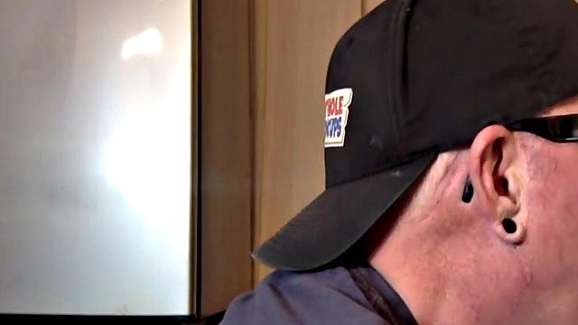 Gloryhole DILF fucked in homemade closeup video