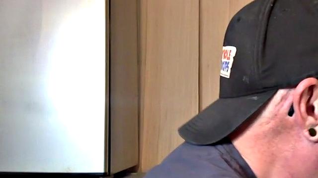 Gloryhole DILF fucked in homemade closeup video