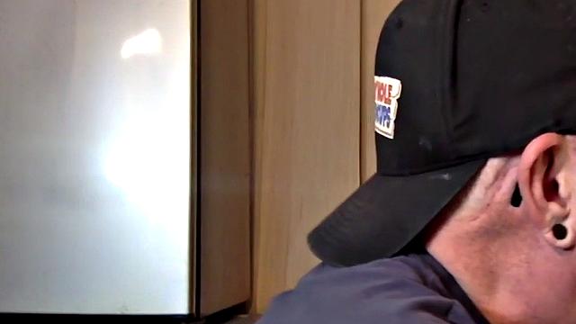 Gloryhole DILF fucked in homemade closeup video