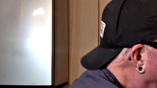 Gloryhole DILF fucked in homemade closeup video