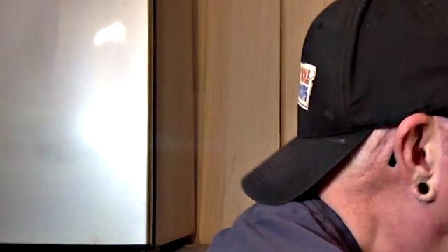 Gloryhole DILF fucked in homemade closeup video