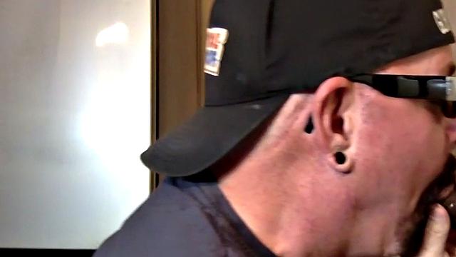 Gloryhole DILF fucked in homemade closeup video