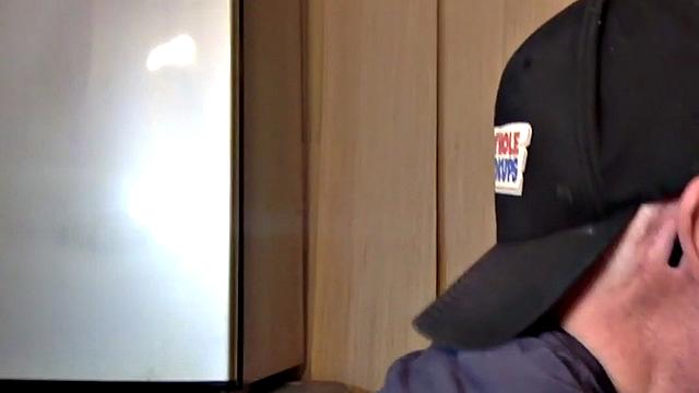 Gloryhole DILF fucked in homemade closeup video