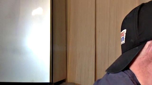 Gloryhole DILF fucked in homemade closeup video