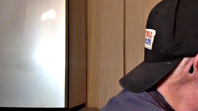 Gloryhole DILF fucked in homemade closeup video