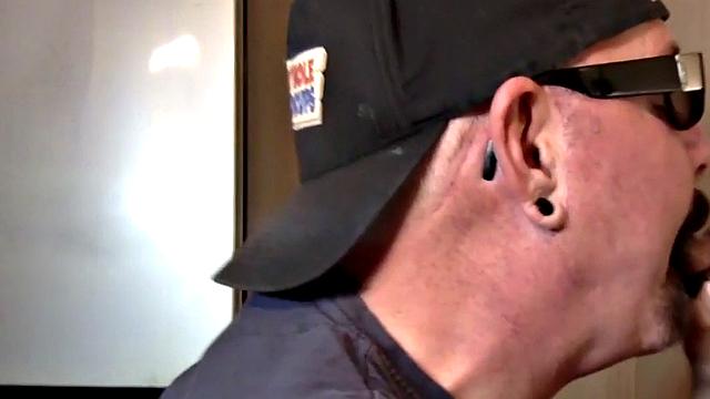 Gloryhole DILF fucked in homemade closeup video