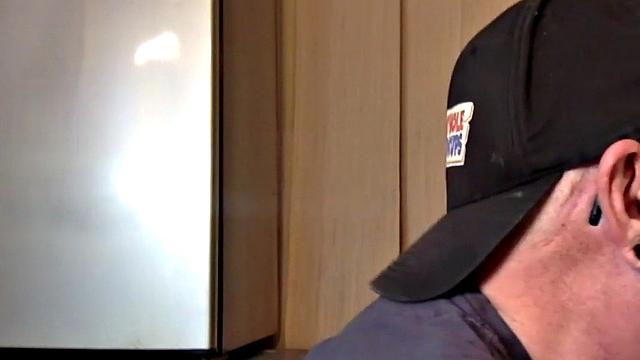 Gloryhole DILF fucked in homemade closeup video