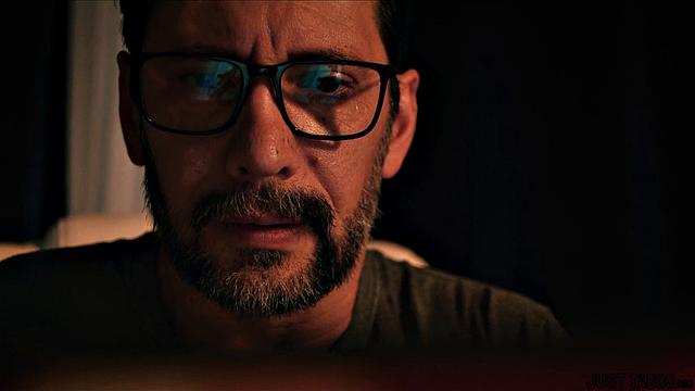 Томми Пистол жарко трахает зрелую падчерицу Дестини Мира в спальне жены!