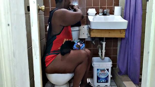 Watch this American MILF with black hair get down and dirty in the toilet