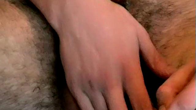 Максим наслаждается курением в одиночестве - Maxim Enjoys Smoking Alone