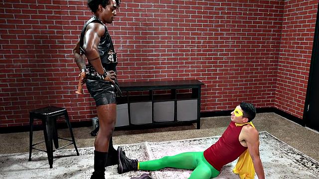 Cosplay IR bottom barebacked by a Black top in leather