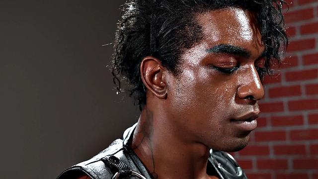 Cosplay IR bottom barebacked by a Black top in leather