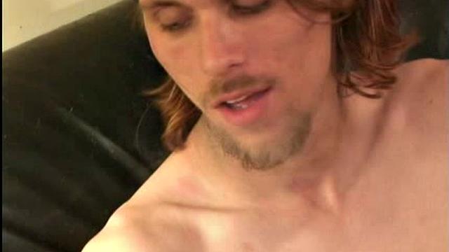 романтичный любитель тату пробует жаркий гей-секс после расставания