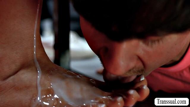 Must Watch Threesome anal in the gym