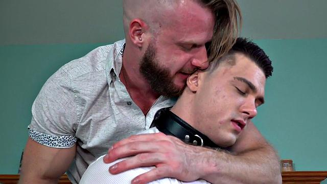 Mesmerized muscled stud fucks greedy jock in his ass