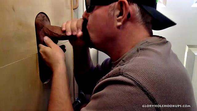 College Student Sucked At Gloryhole