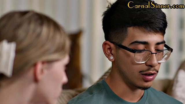 Блондинка с аппетитной жопой получила по полной в миссионере, а скучать ей не дали ни минуты - как тут устоять, когда член на подходе?