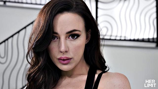 три здоровых чёрных члена рвут двух шлюх в анальном групповом